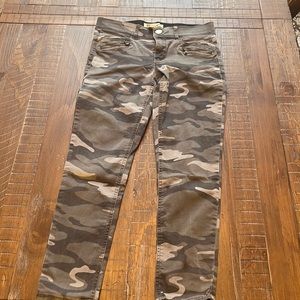 Democracy, skinny camp jean, size 6, zipper pocket
